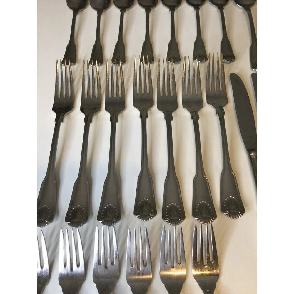 Towle 18/8 Stainless Flatware Forks Spoons Knives Serving 35 pieces Shell
